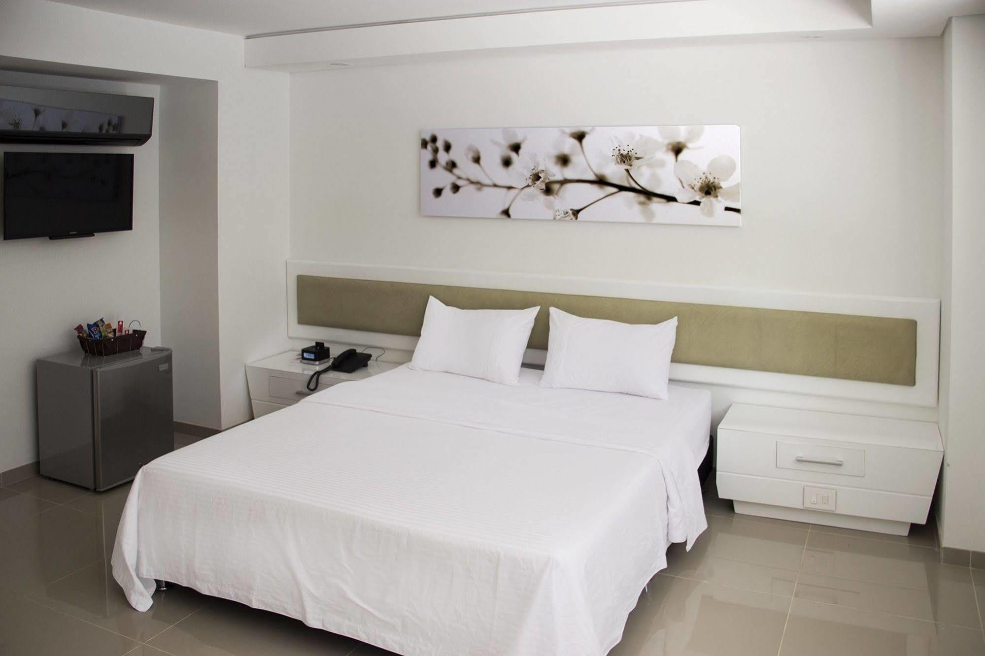 Hotel Zona A 메딜린 외부 사진